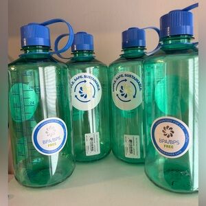 4x Nalgene 32 OZ Pastel Green Leak
Proof Water Bottle Bpa Free
Everyday Use